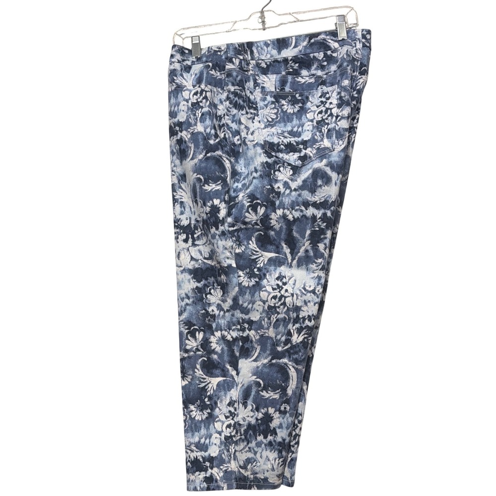 Chicos Girlfriend Slim Leg Capri Pants Blue White Floral Print Size 2.5 L XL